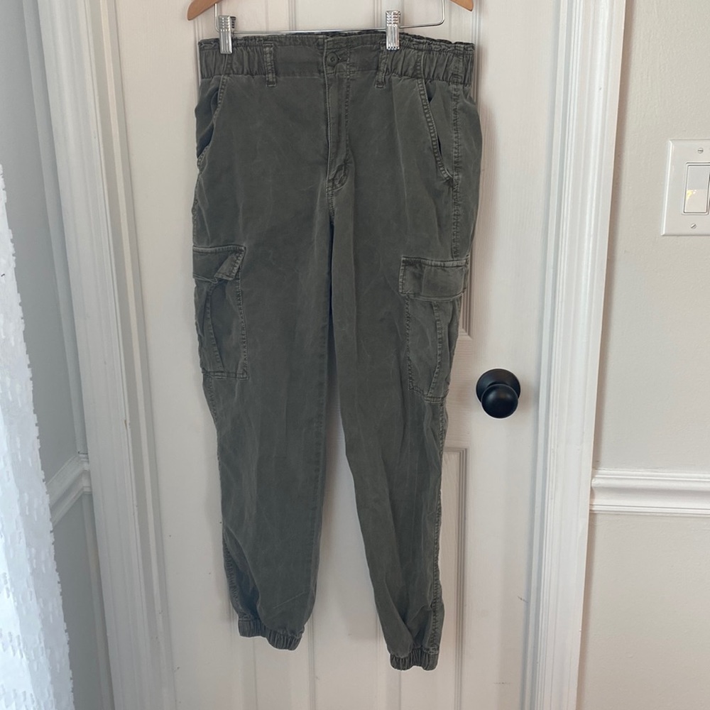 Women’s Cargo jeggings, size 6, American Eagle